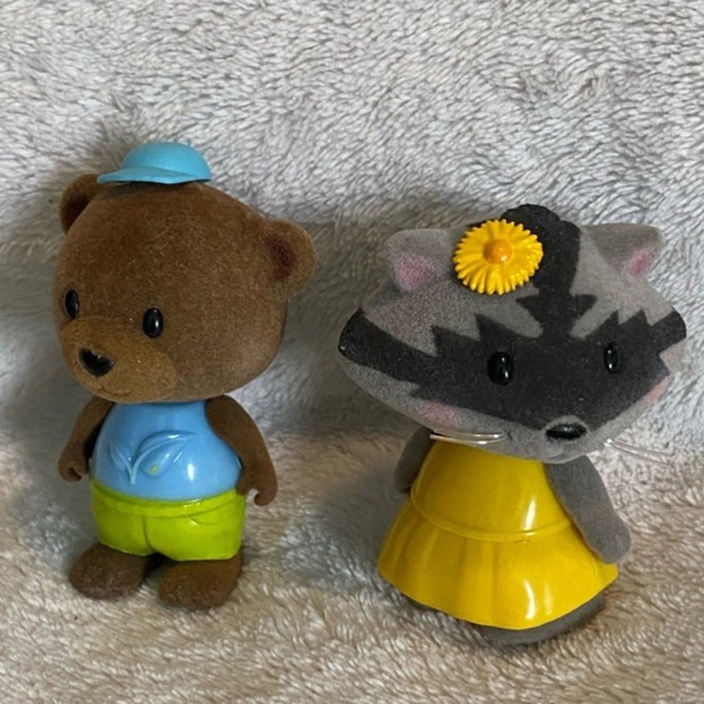 Lot Of Two Lil Woodzeez Bobblehead Raccoon
Yellow Dress & Bear Blue Shirt 2"